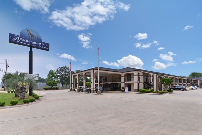 airport animal clinic monroeville al