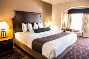 Suite, 1 King Bed, Non Smoking | Premium bedding, in-room safe, desk, laptop workspace