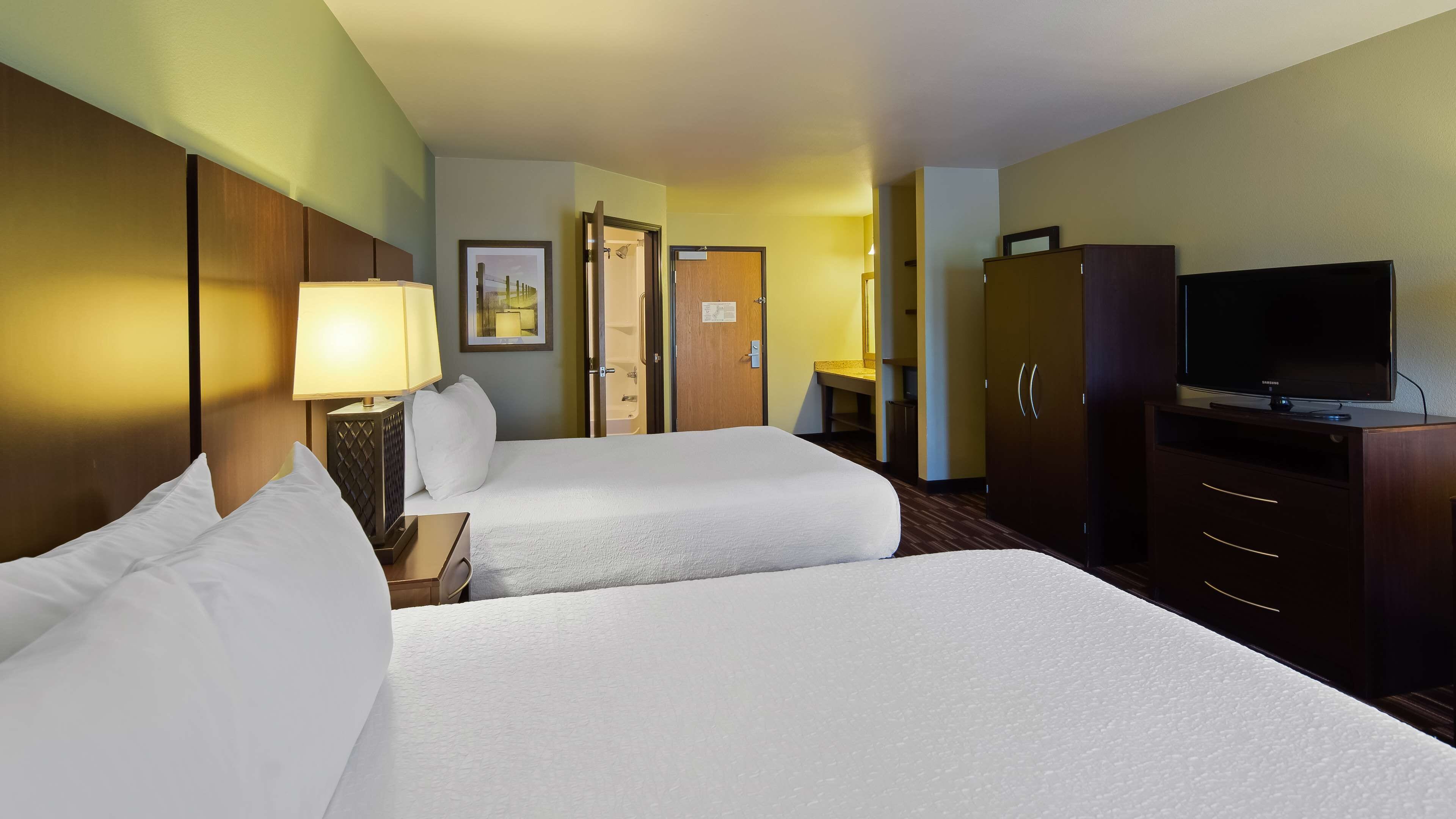 standard room, 2 queen beds, non smoking | 1 bedroom, in-room safe, laptop workspace, blackout curtains