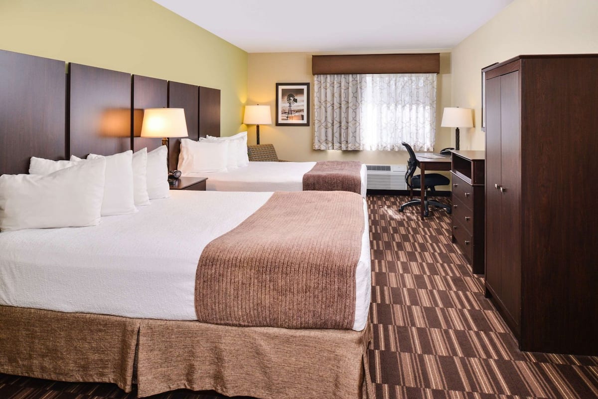 In-room safe, laptop workspace, blackout curtains, iron/ironing board