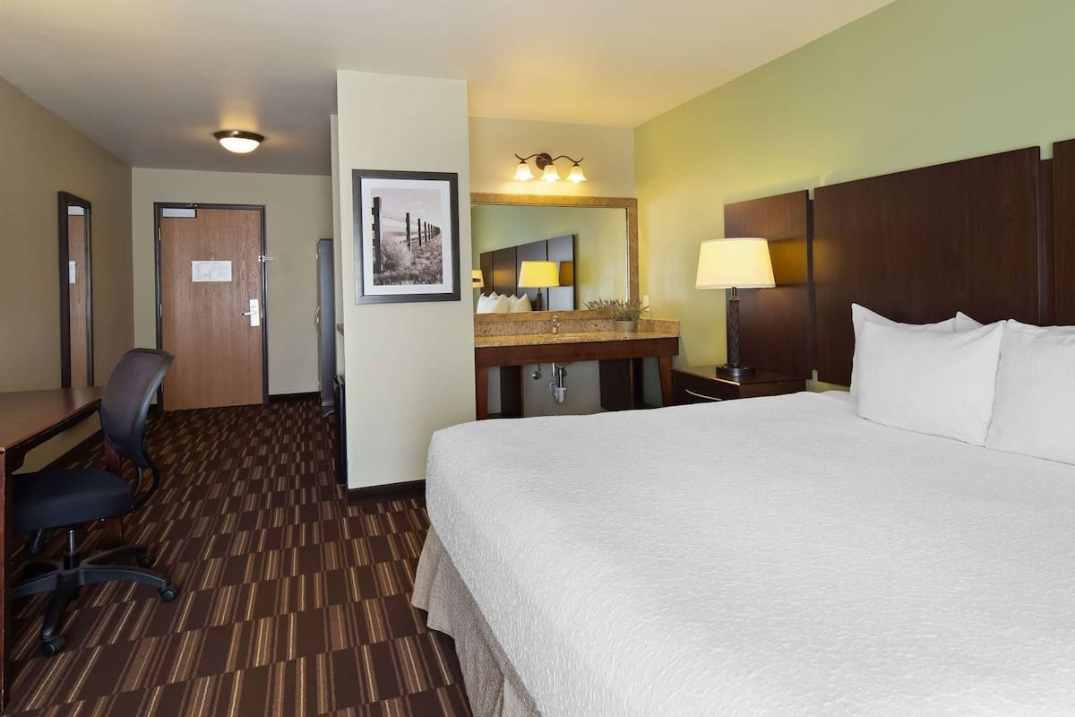 In-room safe, laptop workspace, blackout curtains, iron/ironing board