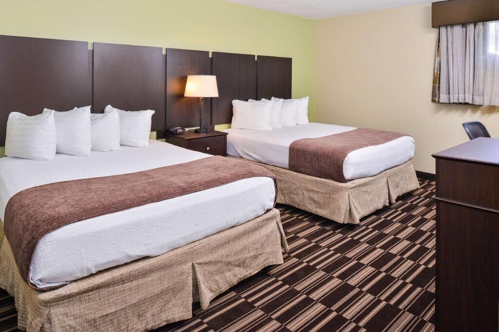 In-room safe, laptop workspace, blackout drapes, iron/ironing board