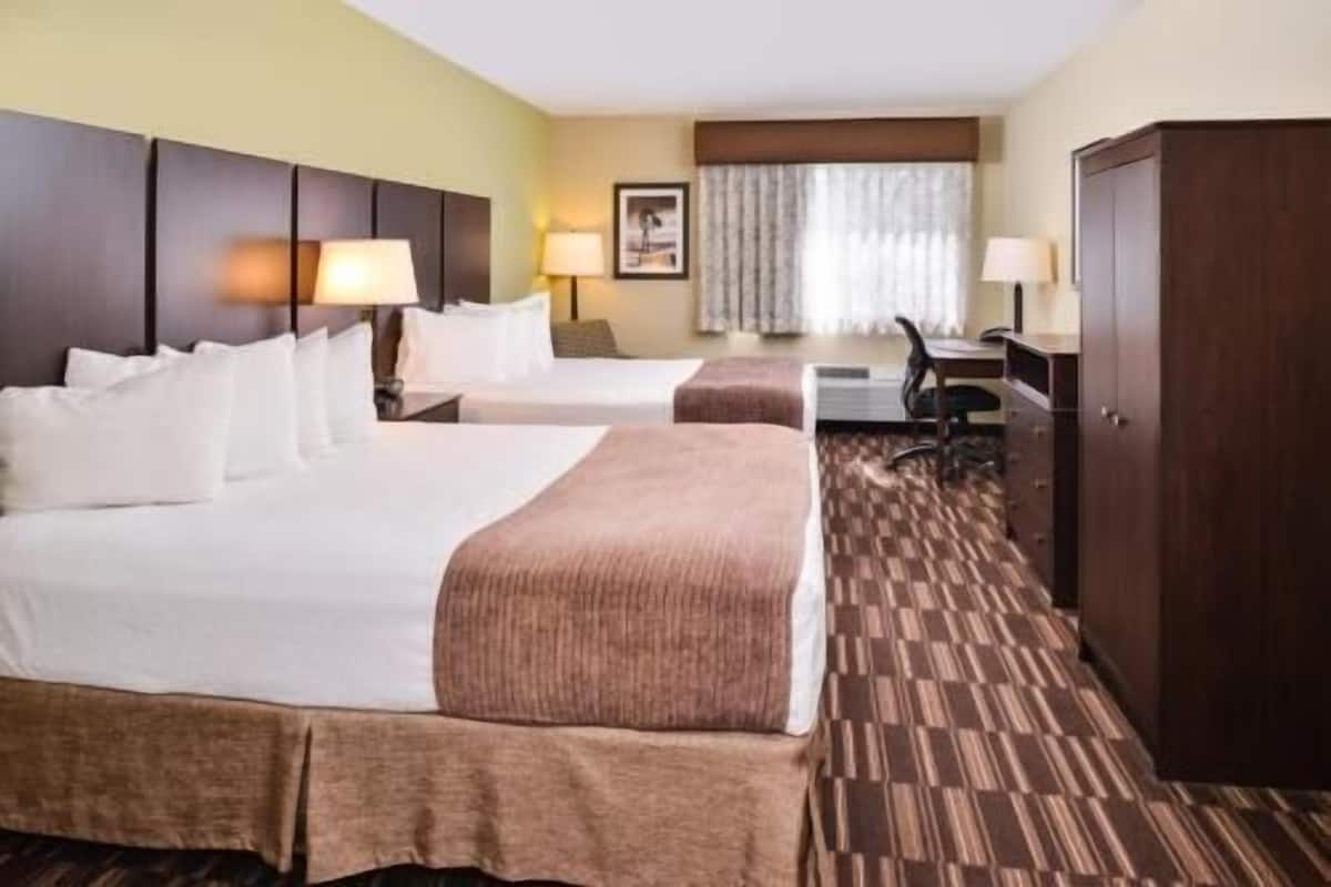 In-room safe, laptop workspace, blackout curtains, iron/ironing board