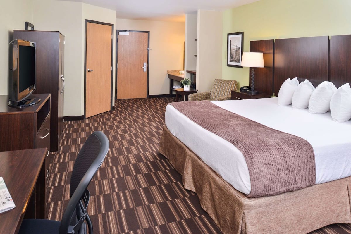 In-room safe, laptop workspace, blackout curtains, iron/ironing board