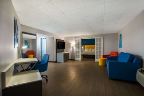 Suite, 1 King Bed, Non Smoking, Jetted Tub | Desk, iron/ironing board, Internet, bed sheets
