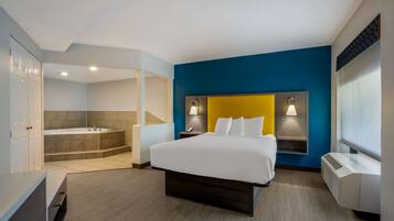 Standard Room, 1 Queen Bed, Non Smoking, Jetted Tub | Desk, iron/ironing board, free wired internet, bed sheets