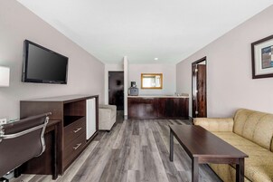 Escritorio, tabla de planchar con plancha y camas plegables/adicionales 