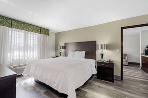 Desk, iron/ironing board, rollaway beds, free WiFi