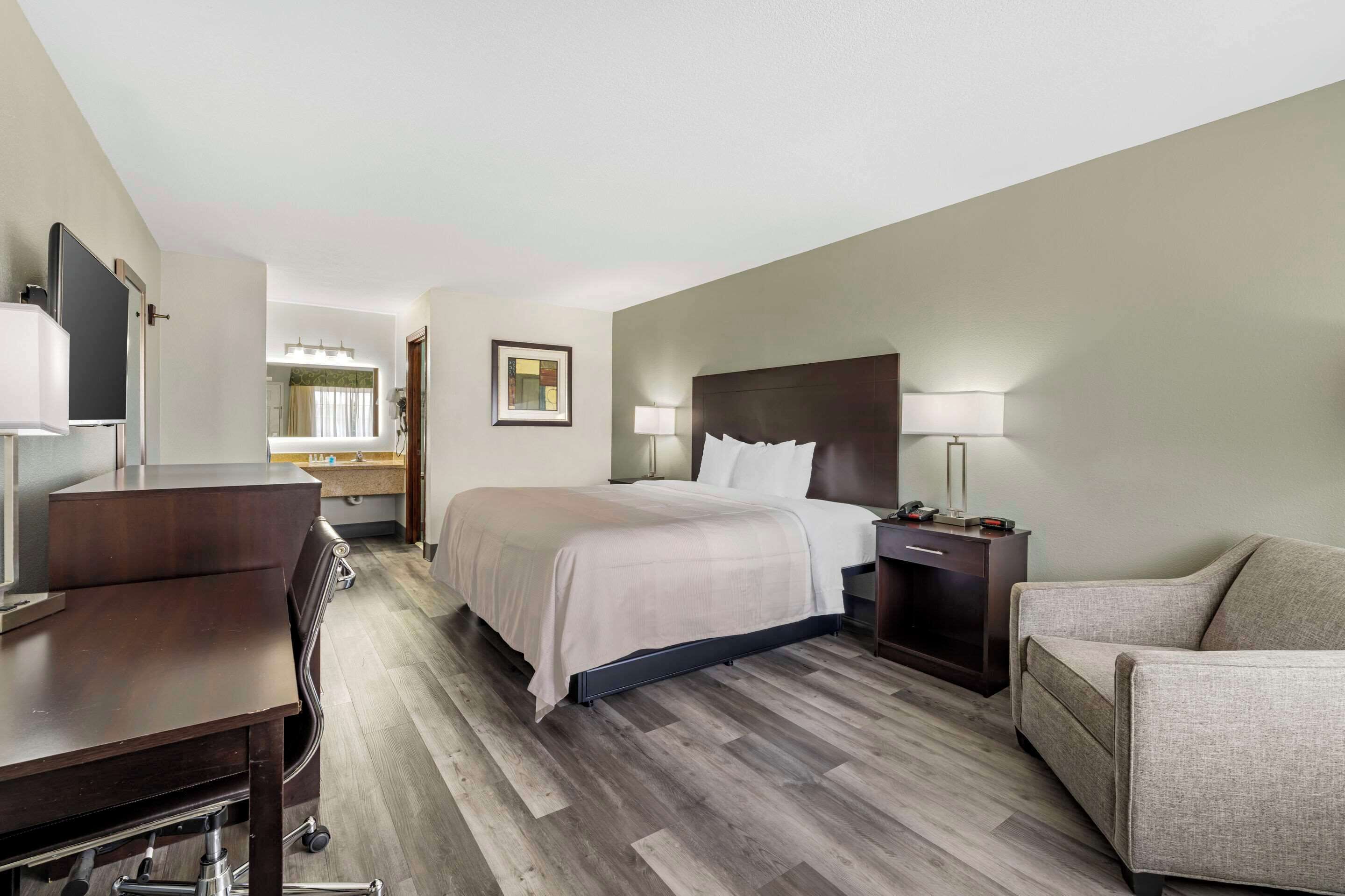 Desk, iron/ironing board, rollaway beds, free WiFi