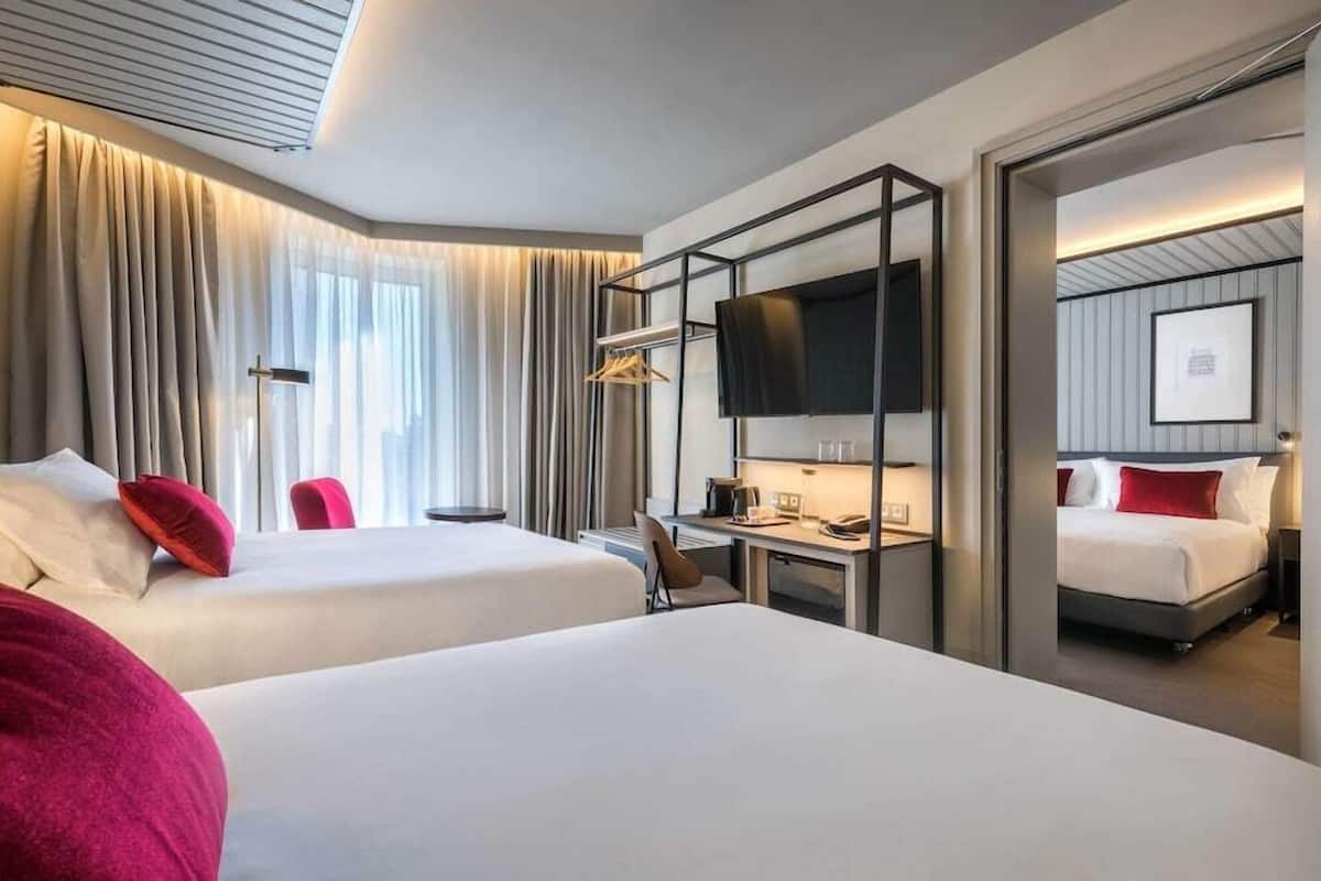 Minibar, két bảo mật tại phòng, bàn, bàn ủi/dụng cụ ủi quần áo 