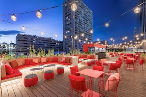 2 restaurants, breakfast, lunch, dinner served; Spanish cuisine