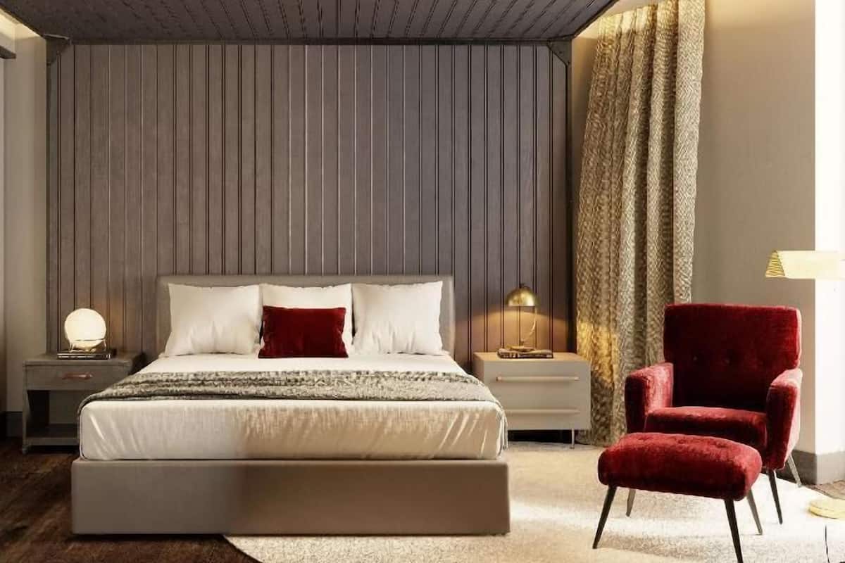 Minibar, in-room safe, desk, iron/ironing board