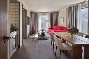 Suite, 1 Bedroom, City View | Minibar, in-room safe, desk, iron/ironing board - Canopy by Hilton Madrid Castellana (Madrid)