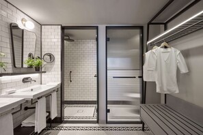 Dusche im Bad