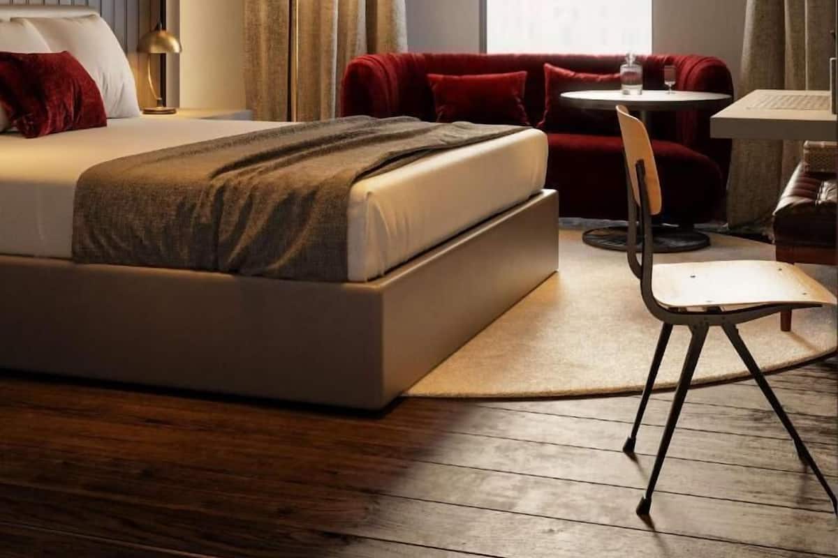 Minibar, in-room safe, desk, iron/ironing board