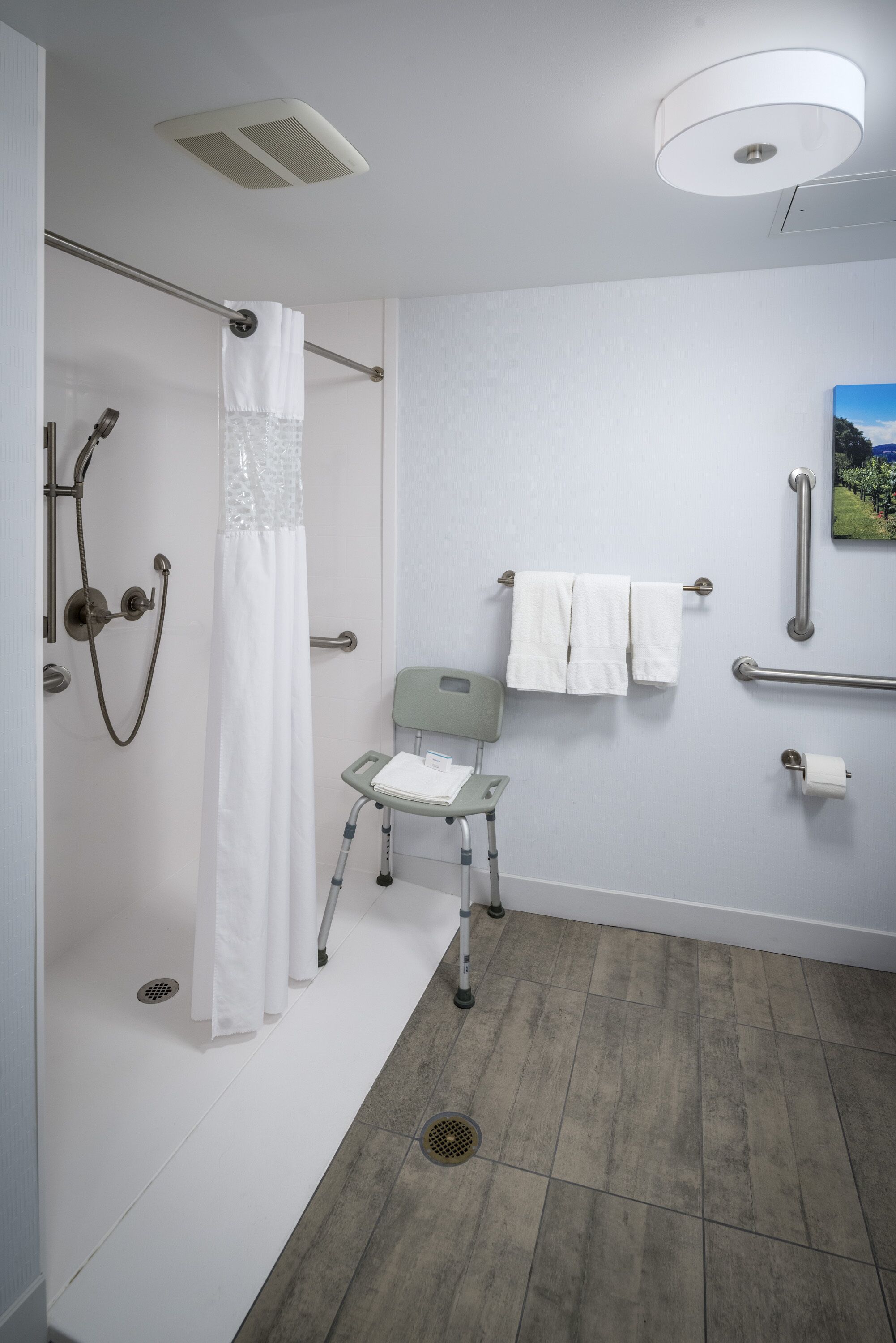 combined shower/bathtub, designer toiletries, hair dryer, towels