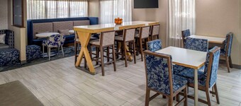 Hampton Inn Long Island / Commack