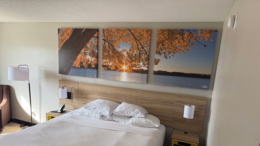 Days Inn by Wyndham Muncie -Ball State University