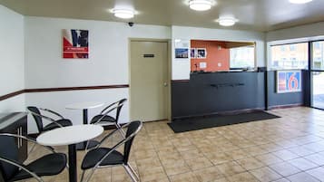 Coin salon dans le hall