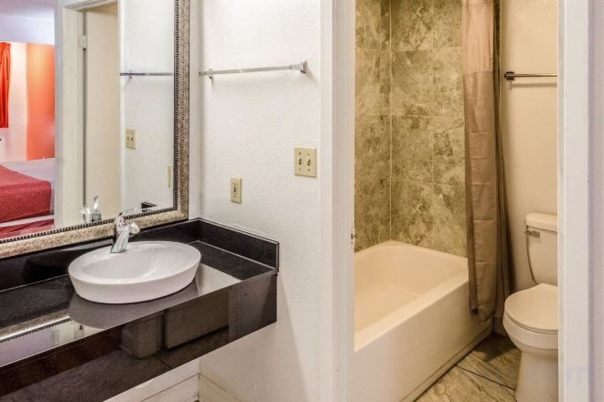 Shower, towels