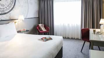 Een kluis op de kamer, een bureau, geluiddichte muren