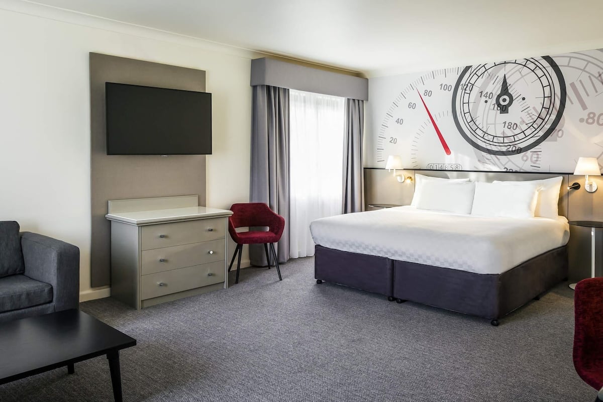 Superior Double Room | In-room safe, desk, soundproofing, iron/ironing board