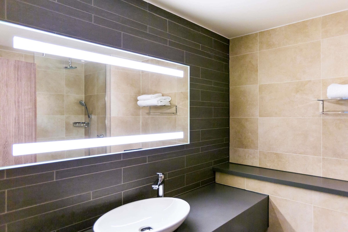 In-room safe, desk, soundproofing, iron/ironing board