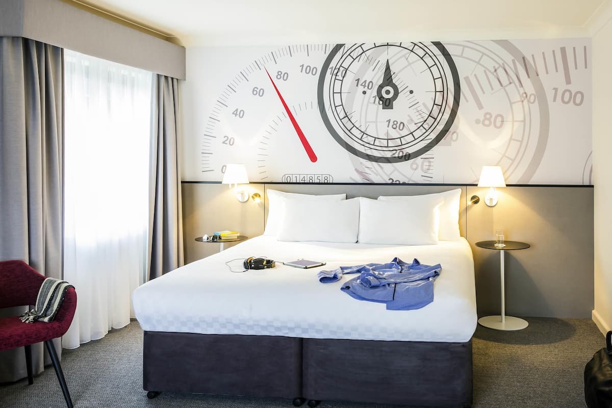 Kamar Double Keluarga, 1 Tempat Tidur Double dengan tempat tidur Sofa | Brankas, meja kerja, kedap suara, dan setrika/meja setrika