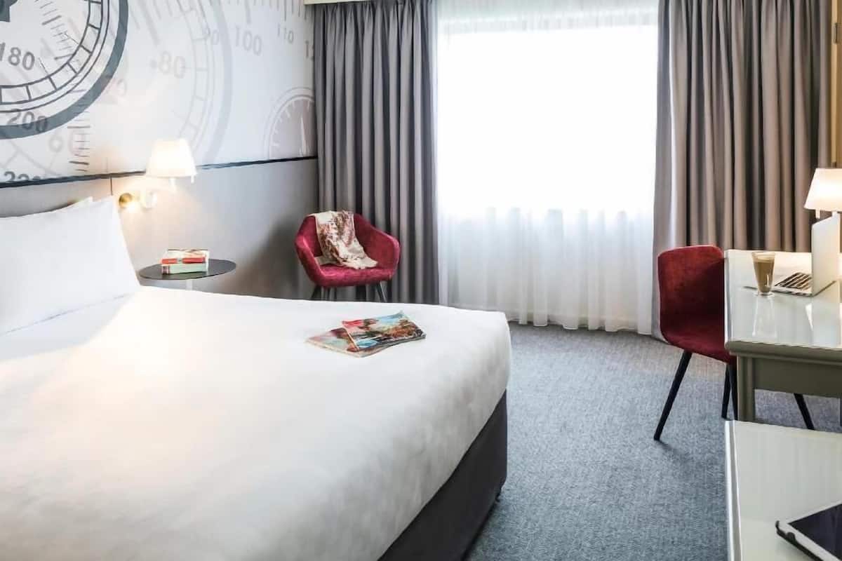 In-room safe, desk, soundproofing, iron/ironing board