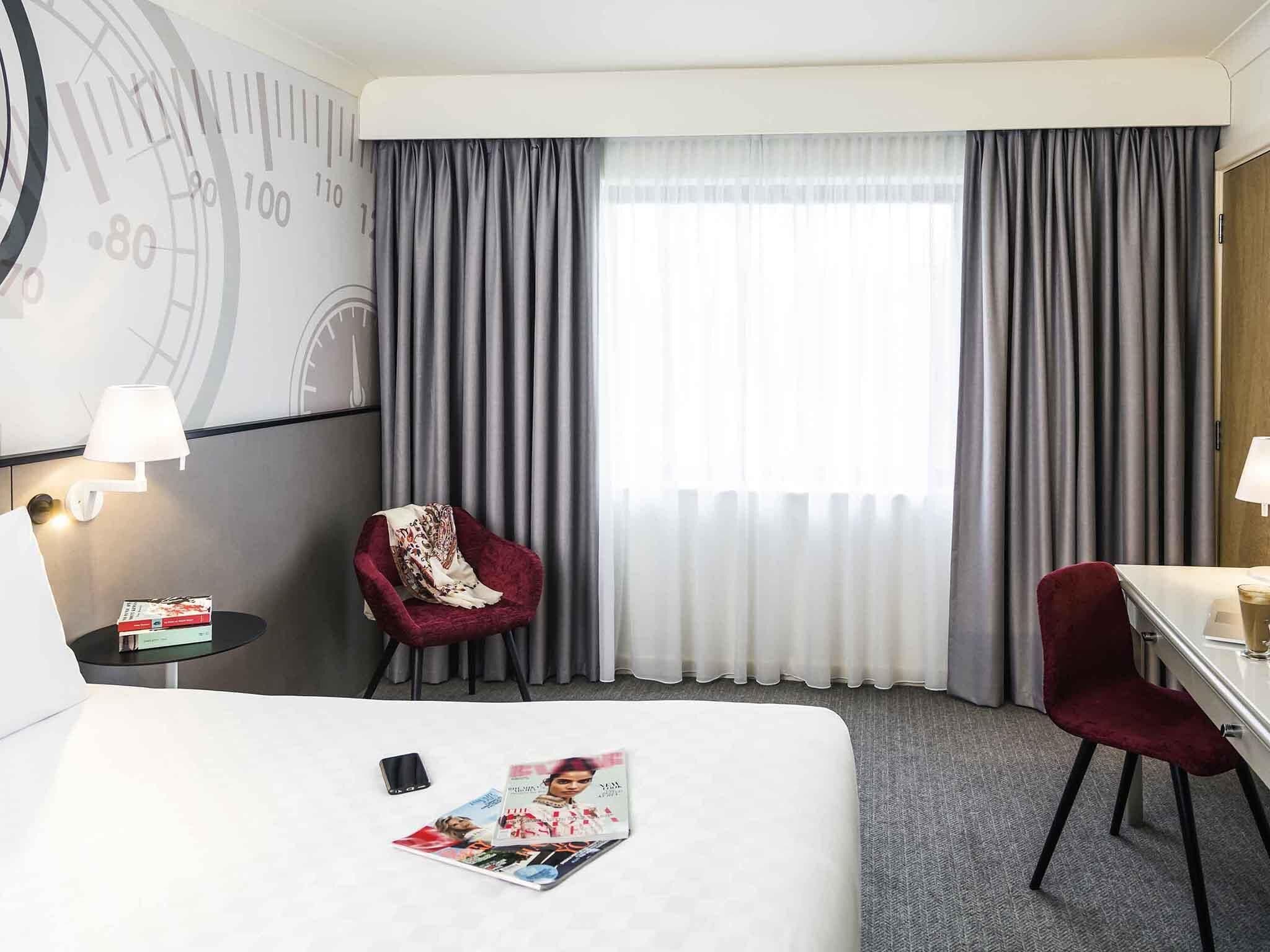 Classic Double Room, 1 Double Bed | In-room safe, desk, soundproofing, iron/ironing board