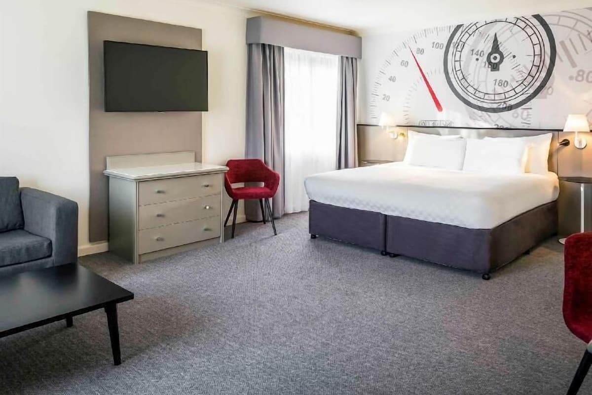 In-room safe, desk, soundproofing, iron/ironing board