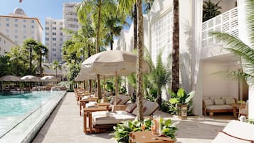 Bungalow (at the pool two-story) | Literie de qualité supérieure, couette en duvet d'oie, minibar
