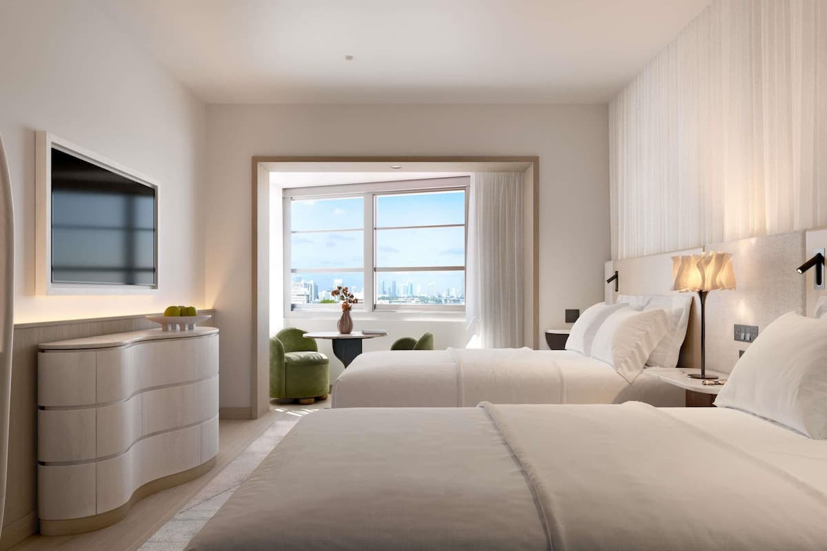 Chambre Double, vue ville (Accessible) | Literie de qualité supérieure, couette en duvet d'oie, minibar