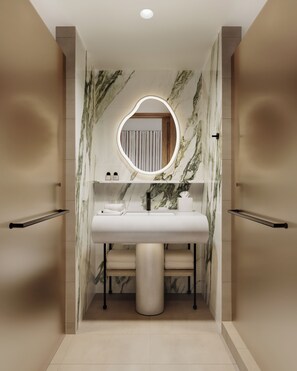 Ensemble douche/baignoire, douche à « effet pluie »