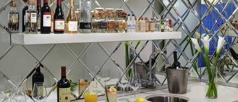 Ropa de cama de alta calidad, cubrecamas y minibar