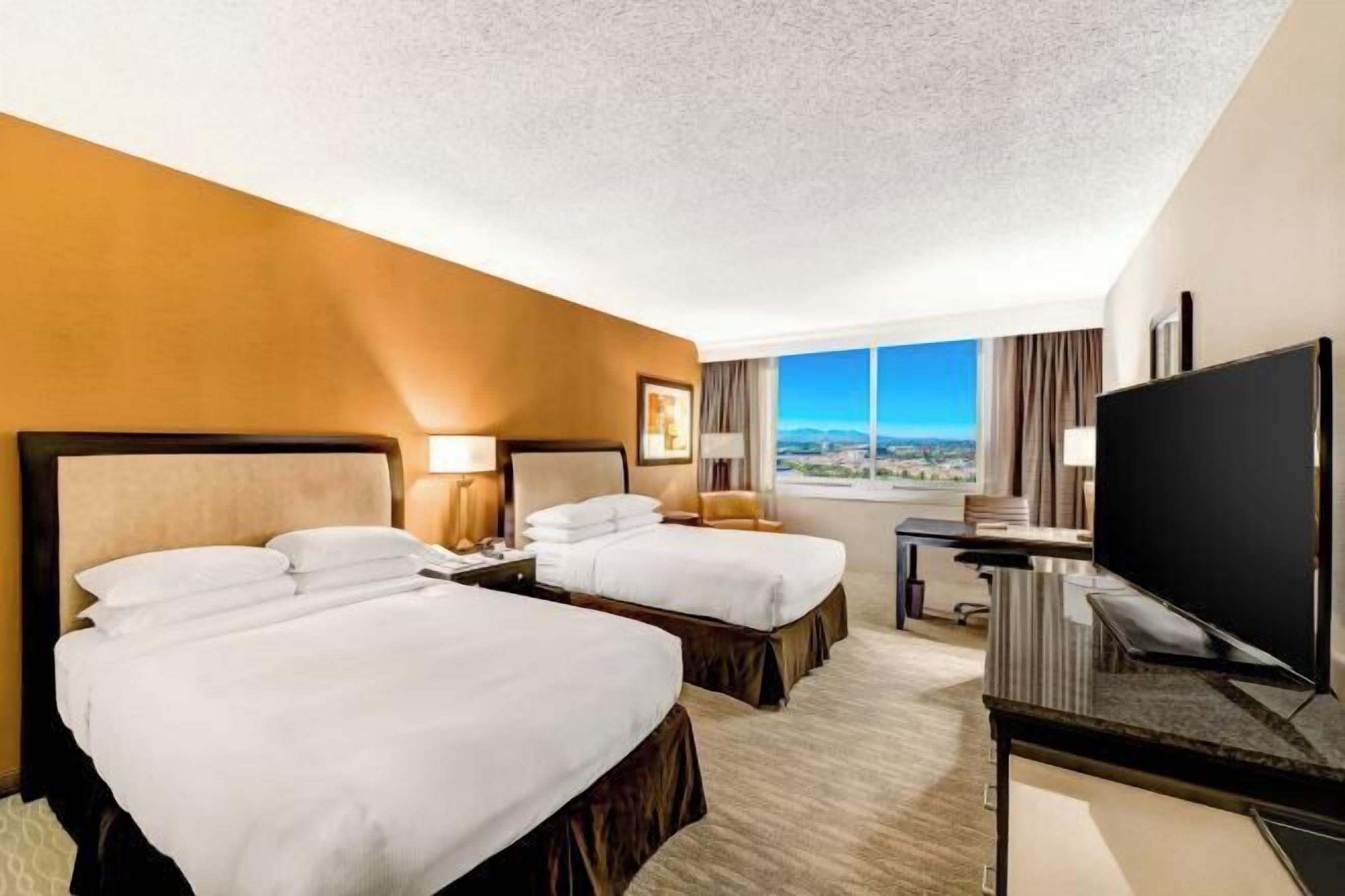 Seprai premium, selimut bulu angsa, bantalan ekstra lembut, dan brankas