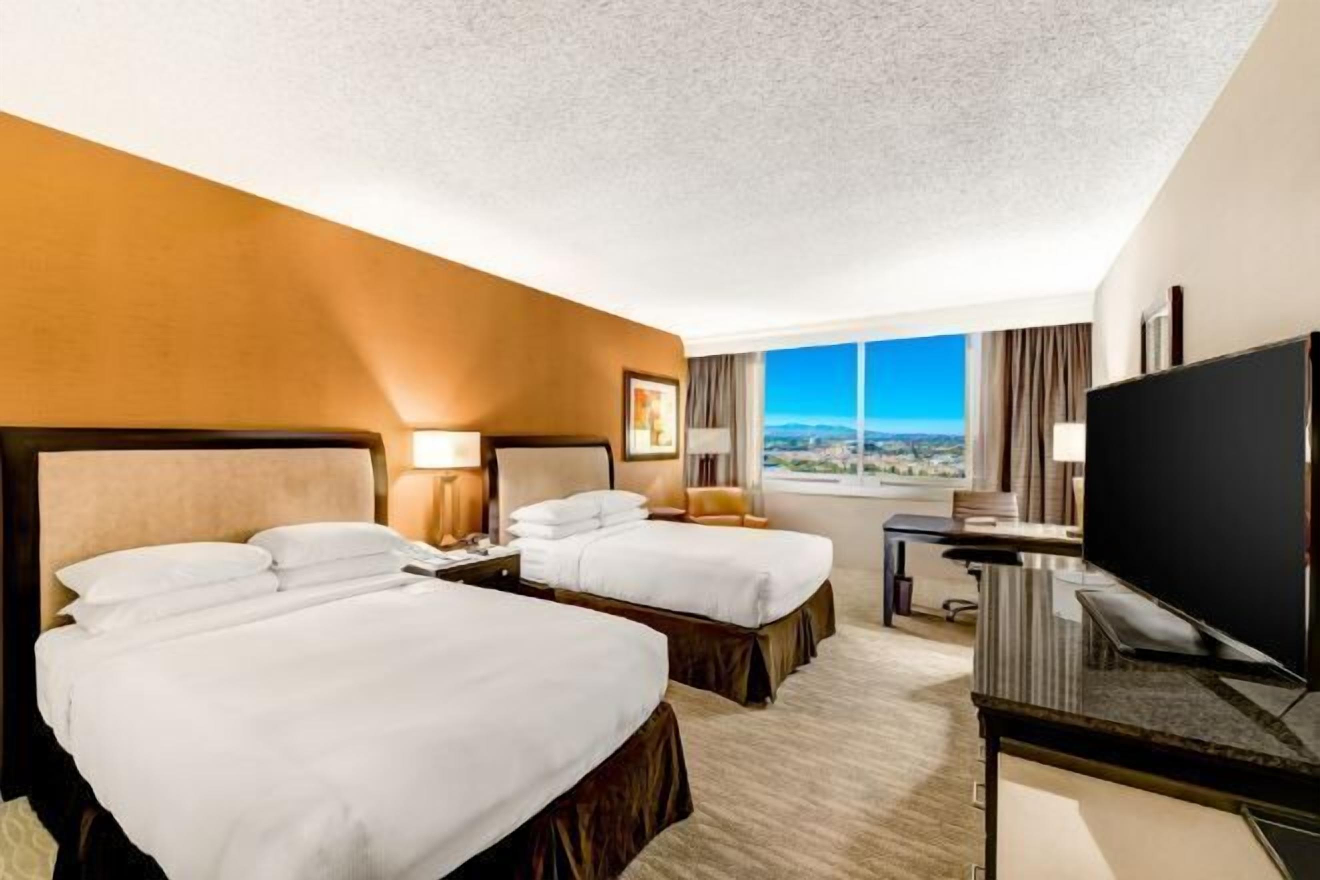 Seprai premium, selimut bulu angsa, bantalan ekstra lembut, dan brankas