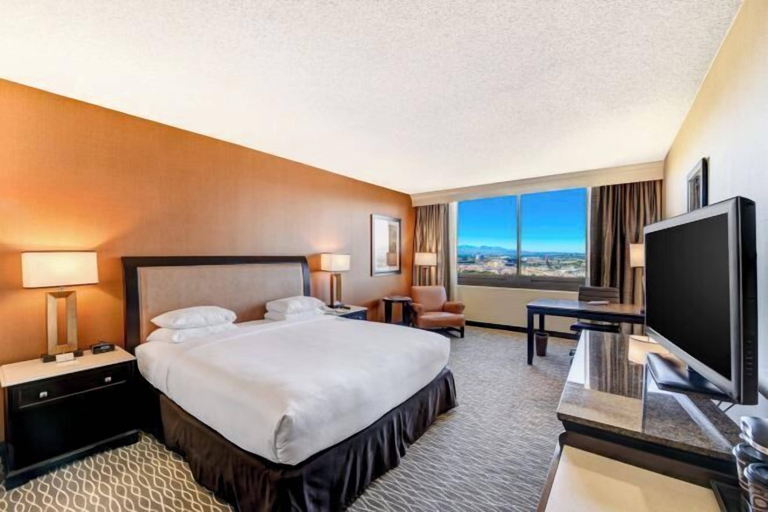 Seprai premium, selimut bulu angsa, bantalan ekstra lembut, dan brankas