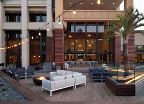 Terrace/patio - Hotel Fera Anaheim, a DoubleTree by Hilton (Orange)