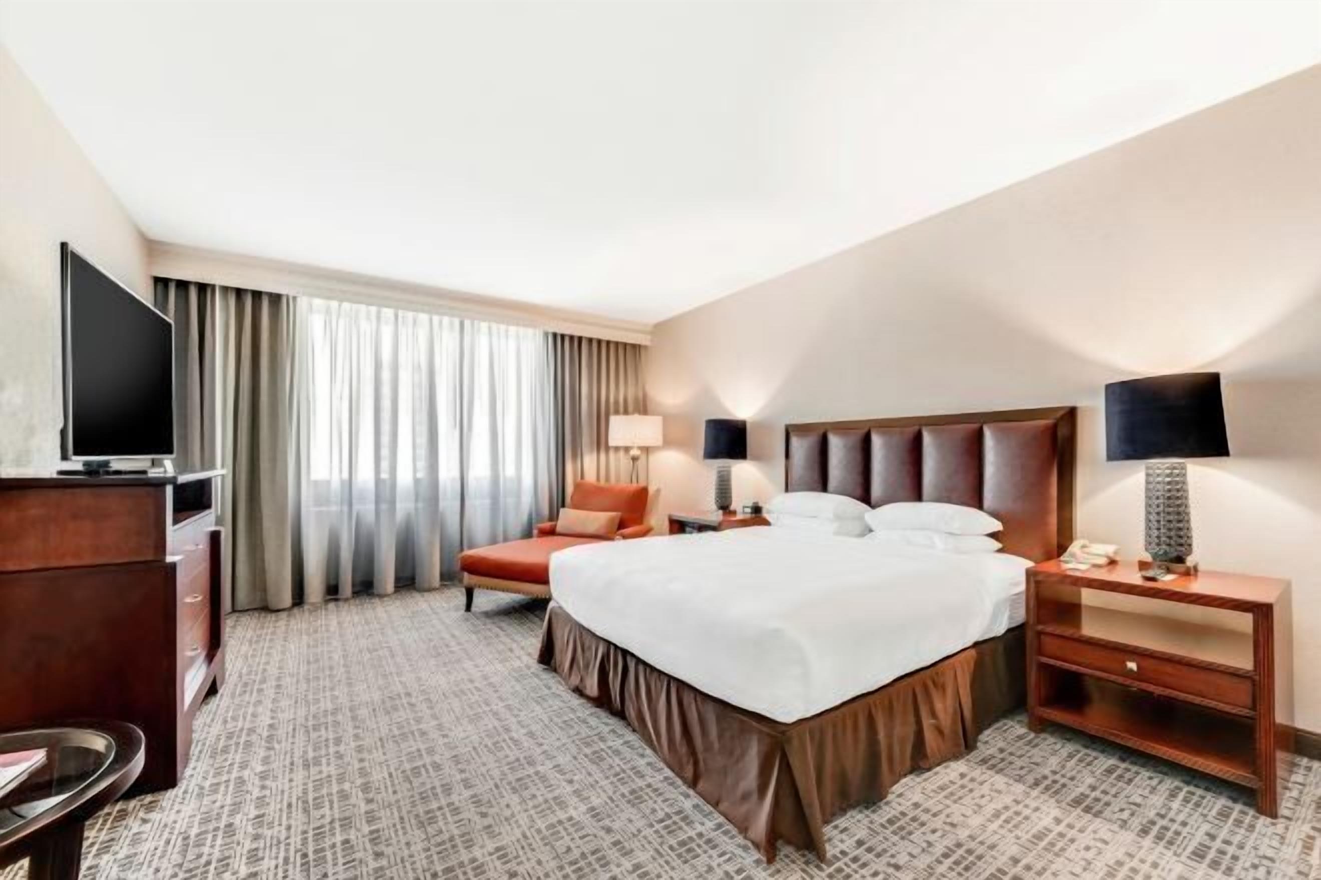 Seprai premium, selimut bulu angsa, bantalan ekstra lembut, dan brankas