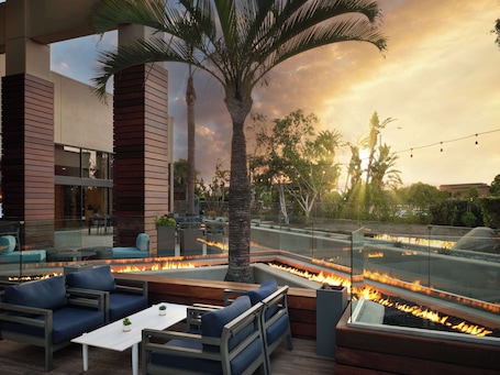 Terrace/patio. Hotel Fera Anaheim, a DoubleTree by Hilton
