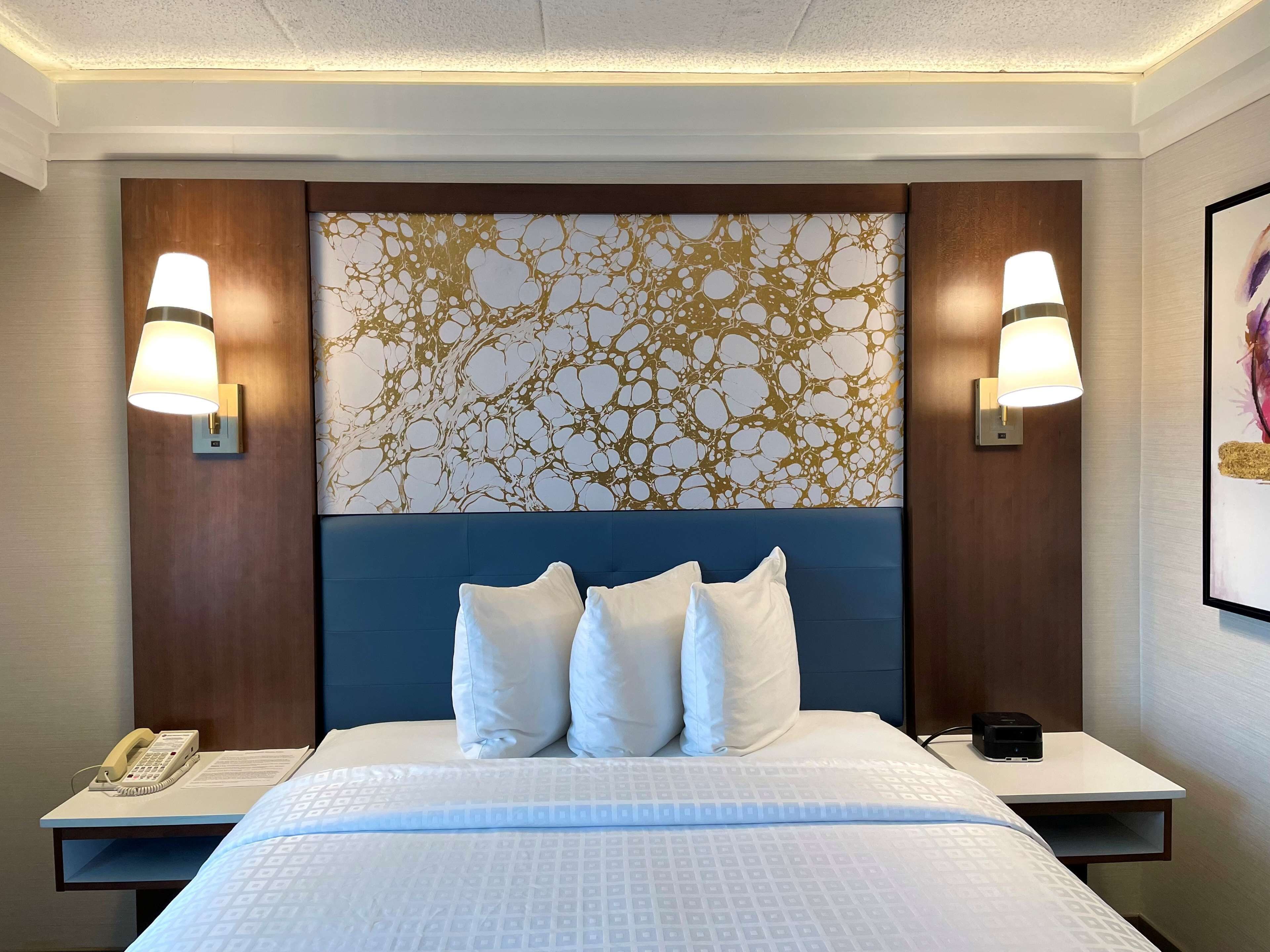 standard room, 1 queen bed, non smoking, refrigerator & microwave | egyptian cotton sheets, in-room safe, laptop workspace