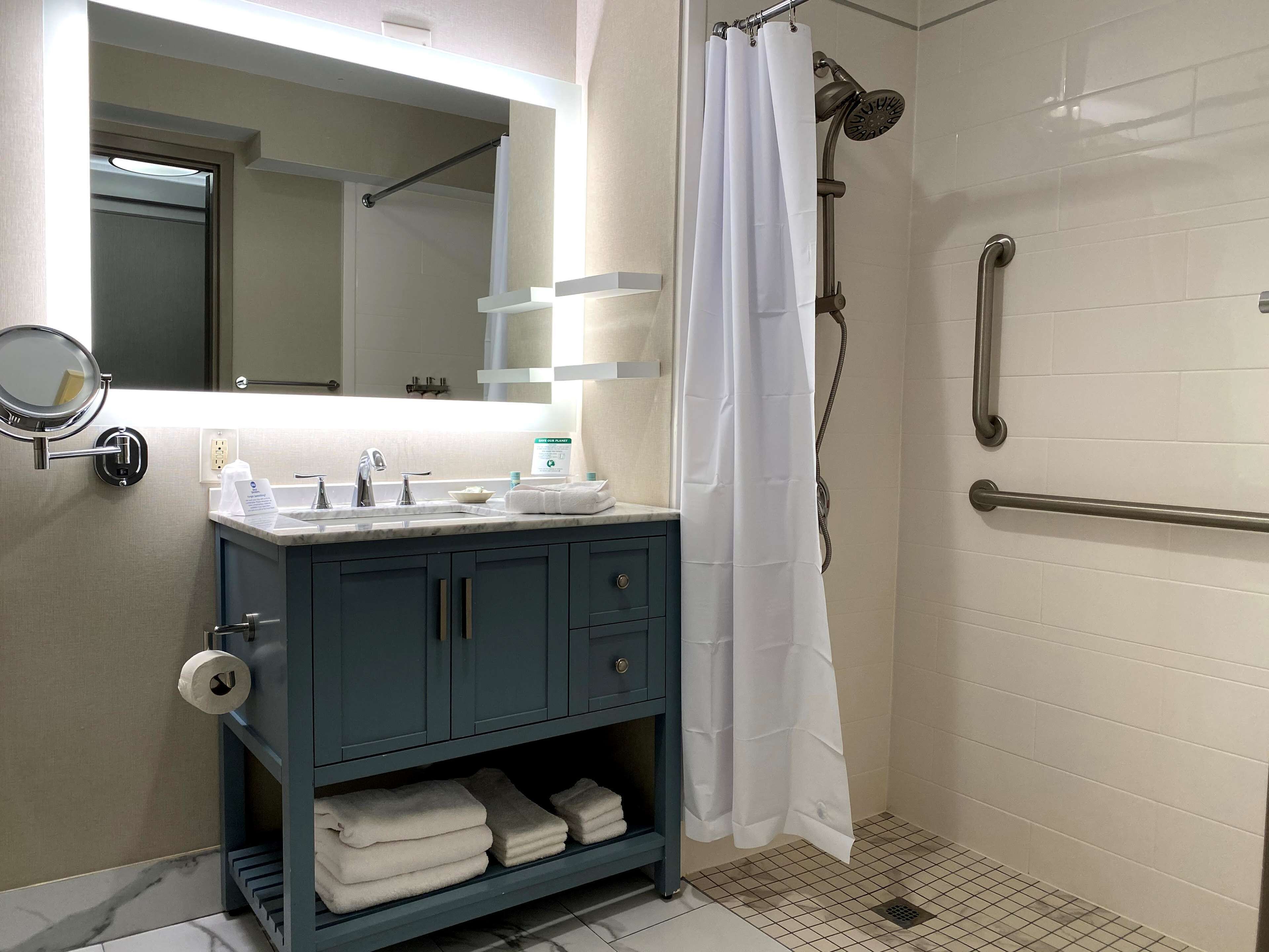 standard room, 2 queen beds, accessible, bathtub | bathroom | combined shower/bathtub, free toiletries, hair dryer, towels