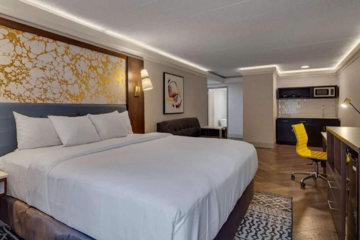 Egyptian cotton sheets, in-room safe, laptop workspace