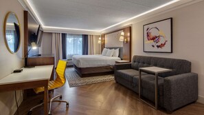 Sábanas de algodón egipcio y caja de seguridad en la habitación