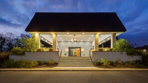 A modern building with a flat roof, large windows, and a central entrance with steps leading up to it. - The Hub Murray Hill, BW Premier Collection (New Providence)