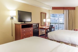 Room, Non Smoking, Balcony | Down comforters, pillowtop beds, in-room safe, desk - DoubleTree by Hilton Holland (Holland)