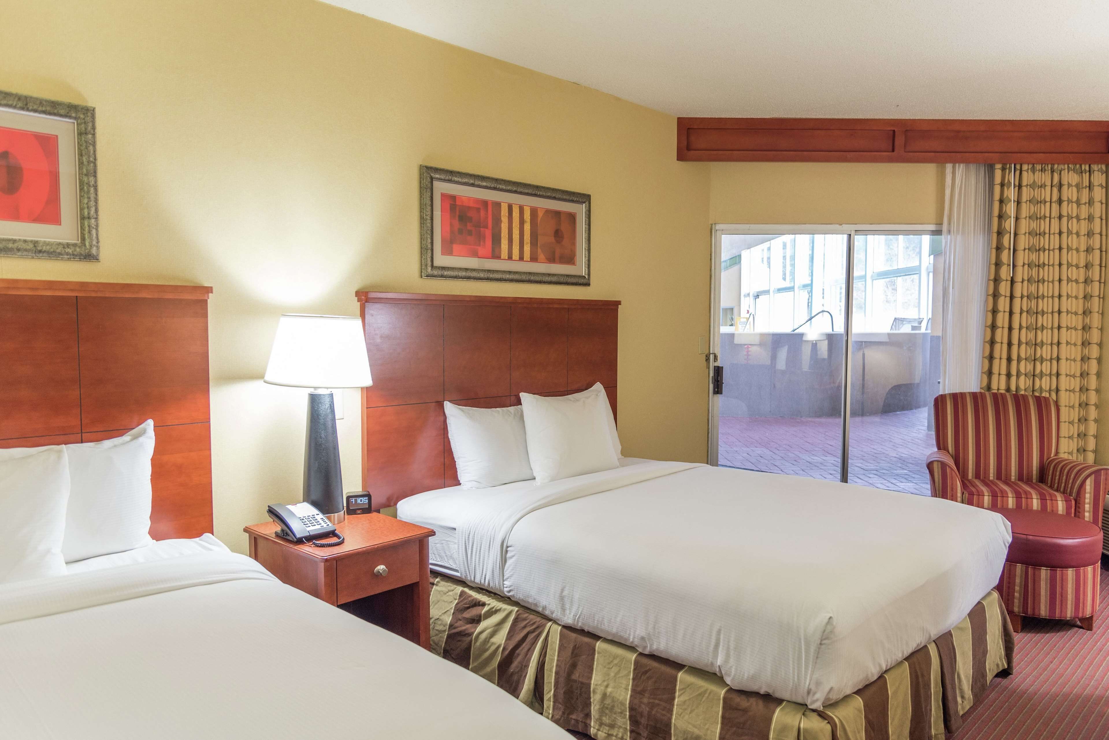 Room, Non Smoking (2 Queen Beds) | Down comforters, pillowtop beds, in-room safe, desk