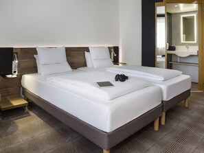 Rom – superior, 2 enkeltsenger | Minibar, safe på rommet, skrivebord og blendingsgardiner