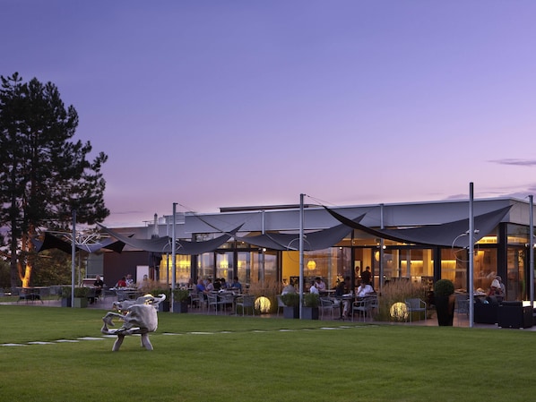 Outdoor pool, sun loungers